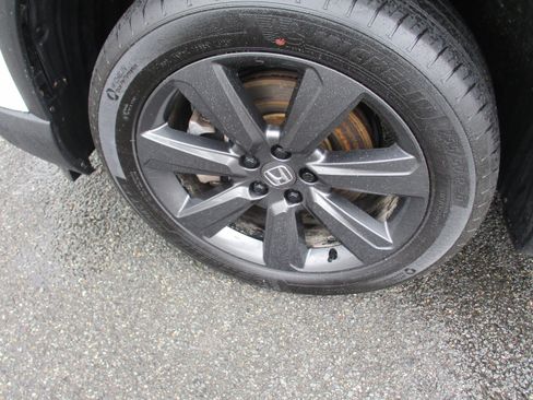 Certified 2025 Honda Pilot Sport image 9