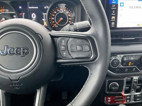 Certified 2025 Jeep Wrangler Rubicon w/ Convenience Group image 29