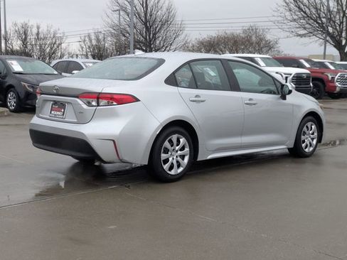 Used 2025 Toyota Corolla LE image 6