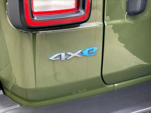 Certified 2023 Jeep Wrangler Unlimited AWD/4WD image 27