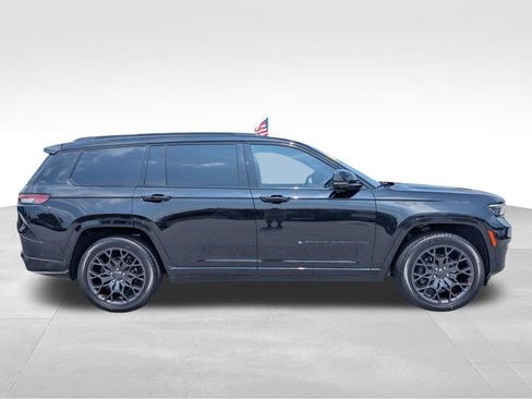 Used 2023 Jeep Grand Cherokee L Summit w/ Advanced Protech Group IV AWD/4WD image 3
