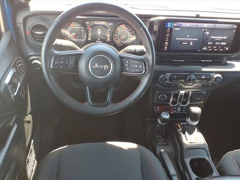 Used 2024 Jeep Wrangler Unlimited Rubicon AWD/4WD image 3