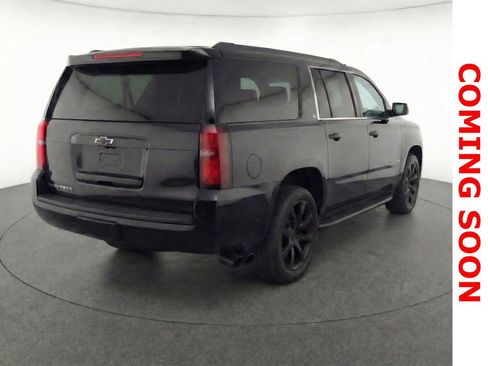 Used 2018 Chevrolet Suburban LT image 5