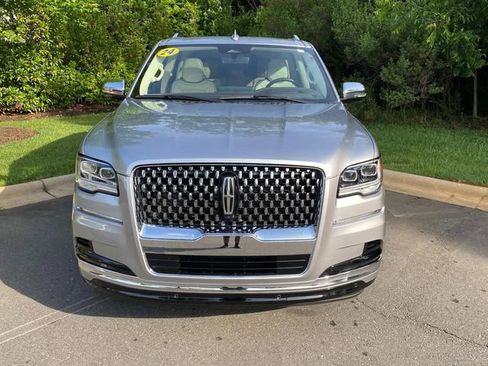 Certified 2024 Lincoln Navigator Black Label AWD/4WD image 2