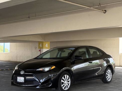 Used 2017 Toyota Corolla LE image 1