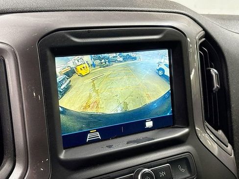Used 2019 Chevrolet Silverado 1500 Custom w/ Custom Convenience Package AWD/4WD image 16