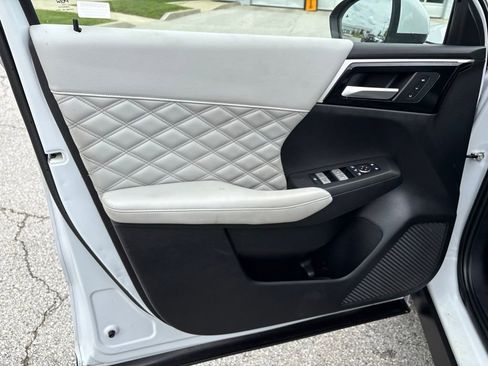 Used 2022 Mitsubishi Outlander SEL FWD image 8