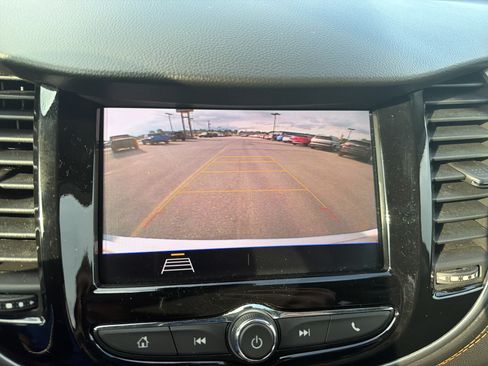 Used 2020 Chevrolet Trax LT w/ LT Convenience Package AWD/4WD image 28