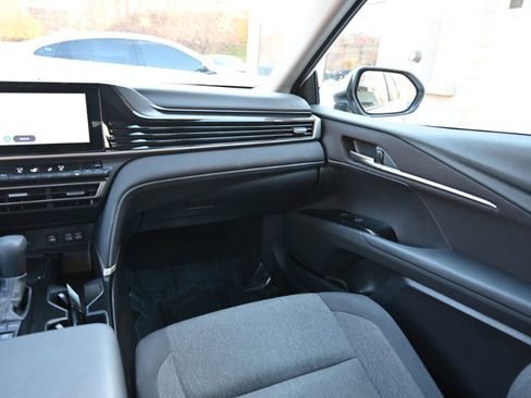 Used 2025 Toyota Camry LE image 12