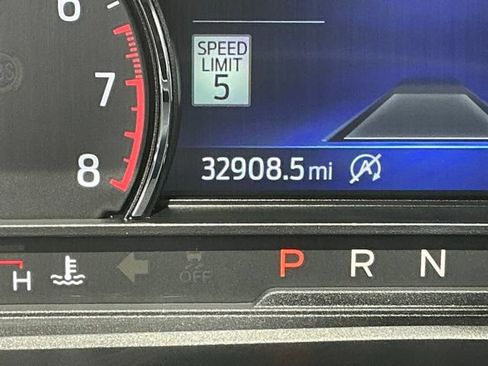Used 2024 Ford Explorer XLT w/ Equipment Group 202A AWD/4WD image 32