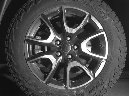 Used 2025 Jeep Compass Trailhawk AWD/4WD image 9