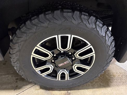 Used 2022 GMC Sierra 2500 AT4 w/ AT4 Premium Plus Package image 30