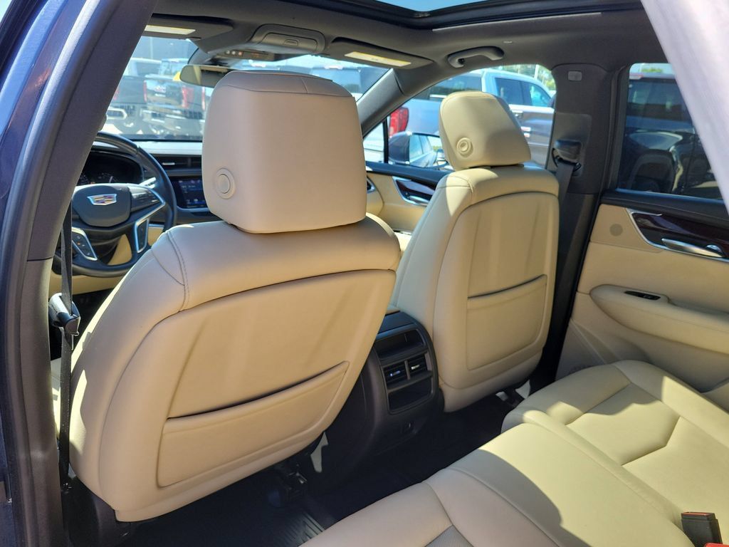 Used 2018 Cadillac XT5 Luxury w/ Driver Awareness Package FWD image 13