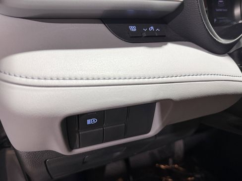 Used 2020 Toyota Highlander L AWD/4WD image 22