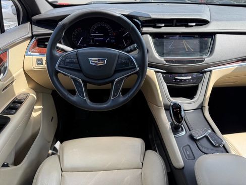 Used 2017 Cadillac XT5 Luxury w/ Driver Awareness Package FWD image 16