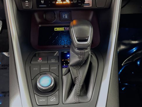 Used 2024 Toyota RAV4 Limited image 24