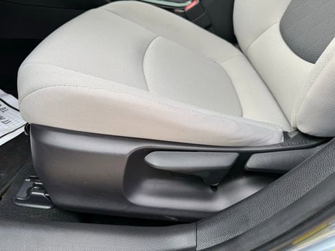 Used 2022 Toyota Corolla LE w/ Carpet Mat Package (TMS) image 14