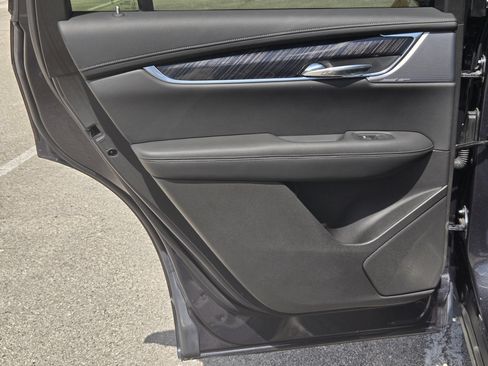Used 2022 Cadillac XT6 Premium Luxury w/ Technology Package FWD image 15