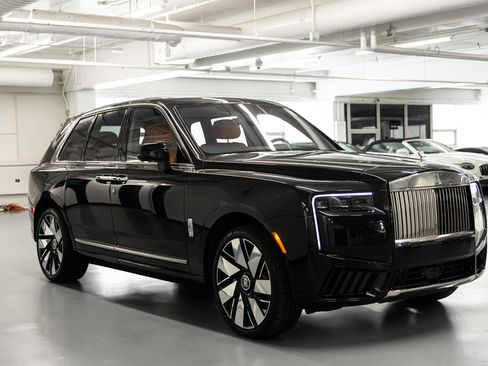 New 2026 Rolls-Royce Cullinan AWD/4WD image 6