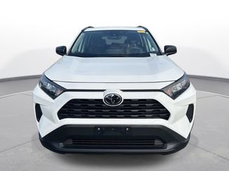 Used 2019 Toyota RAV4 LE video 3