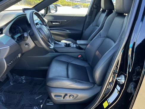 Used 2023 Toyota Venza XLE AWD/4WD image 8