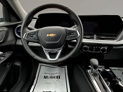 Used 2024 Chevrolet Trax LT w/ Driver Confidence Package FWD image 8