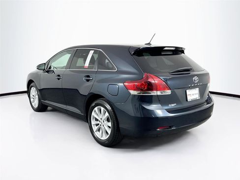 Used 2015 Toyota Venza LE image 2