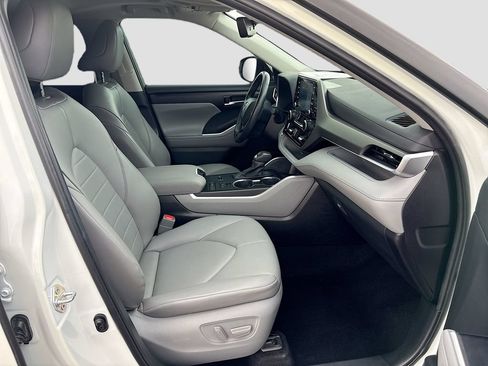 Used 2020 Toyota Highlander XLE FWD image 20