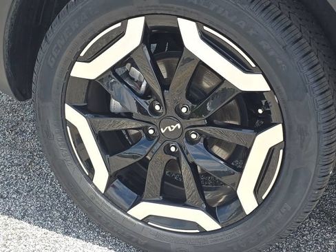 Used 2025 Kia Telluride EX w/ EX Captain's Chair Package FWD image 9