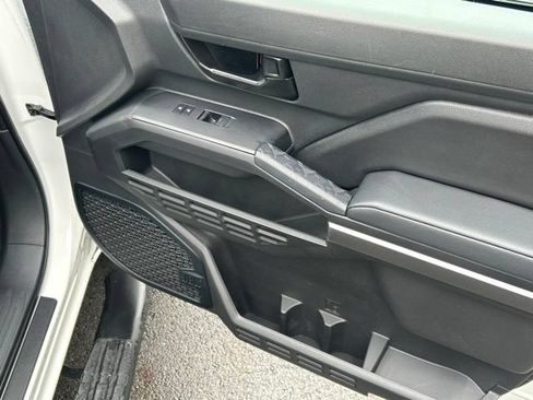 Certified 2024 Toyota Tacoma SR5 AWD/4WD image 46