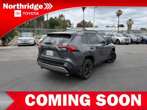Used 2022 Toyota RAV4 SE w/ Convenience Package AWD/4WD image 4