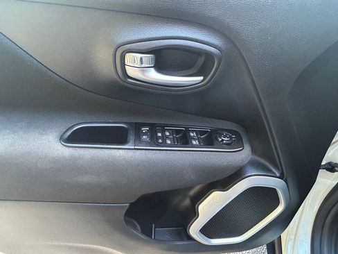 Used 2021 Jeep Renegade Latitude image 13