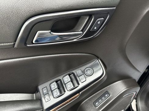 Used 2018 Chevrolet Suburban LT w/ Z71 Midnight Edition image 15