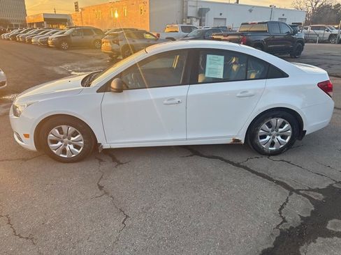 Used 2014 Chevrolet Cruze LS image 10