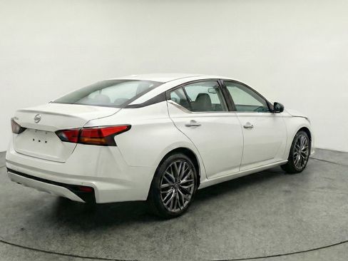 Used 2025 Nissan Altima 2.5 SV image 9