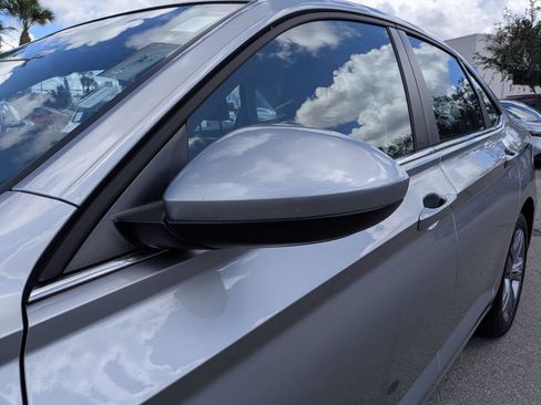 Used 2024 Volkswagen Jetta SE FWD image 11