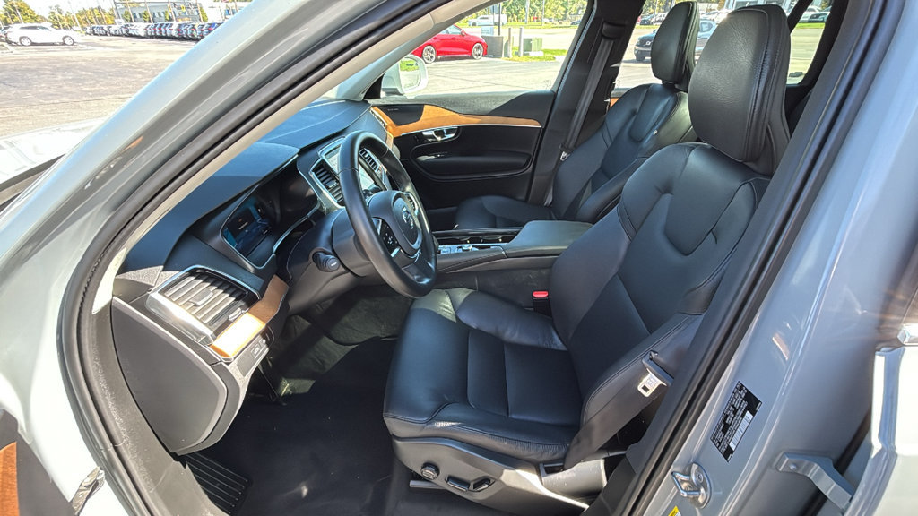 Certified 2025 Volvo XC90 T8 Plus w/ Protection Package AWD/4WD image 24