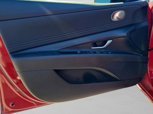 Used 2022 Hyundai Elantra SEL w/ Convenience Package image 16