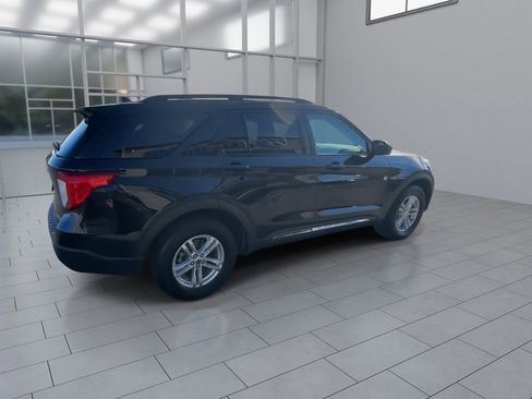 Used 2023 Ford Explorer XLT image 8