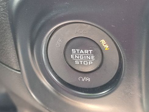 Used 2022 Jeep Wrangler Willys image 6