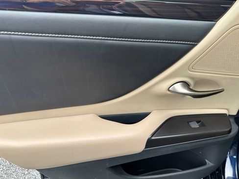 Used 2019 Lexus ES 350 w/ Premium Package FWD image 12
