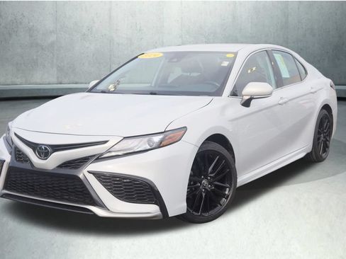 Used 2024 Toyota Camry XSE FWD image 16