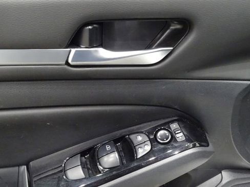 Used 2023 Nissan Altima 2.5 SV image 17