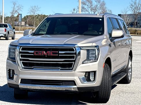 Used 2021 GMC Yukon XL SLT w/ SLT Premium Package image 3