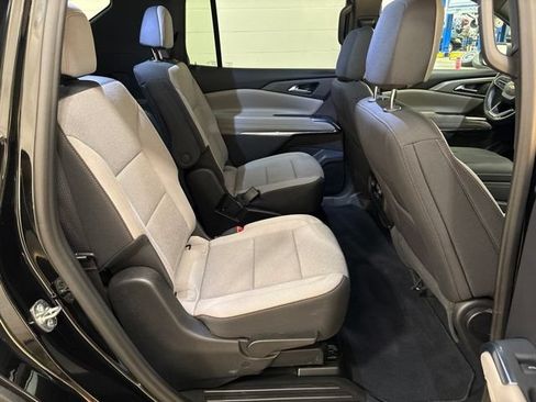 Used 2026 Chevrolet Traverse LT w/ Driver Confidence Package FWD image 33