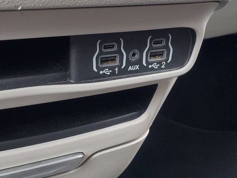 Used 2024 Chrysler Pacifica Touring-L FWD image 21