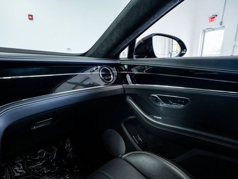 Used 2020 Bentley Flying Spur W12 image 55