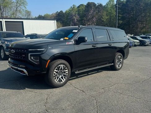 Used 2025 Chevrolet Suburban Z71 w/ Comfort Package image 2