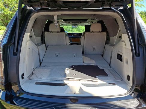 Used 2025 Cadillac Escalade Sport Platinum w/ LPO, Floor Liner Package AWD/4WD image 28