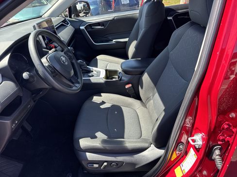 Used 2025 Toyota RAV4 XLE w/ Convenience Package image 8